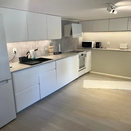 Appartement One Bedroom Basement In The *