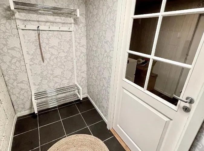 One Bedroom Basement In The דירה טרומסה