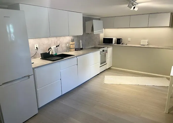 Apartman One Bedroom Basement In The *